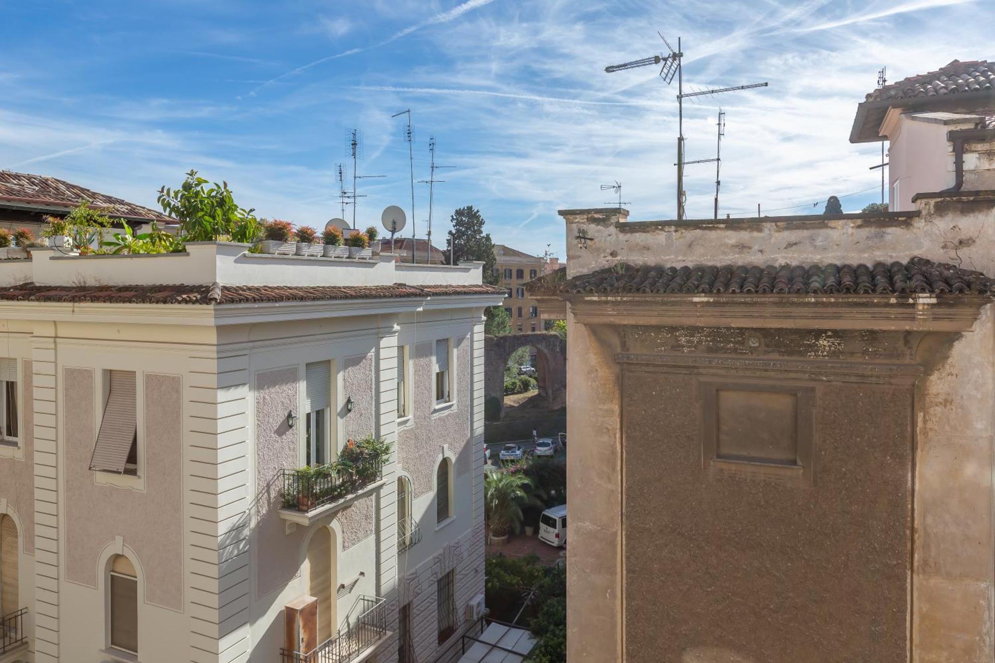Aqua Claudia And Anio Novus Apartments, Rome